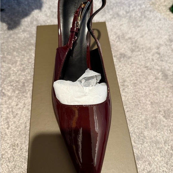 BRAND NEW IN BOX Elegant Burgundy Slingback Heels - Picture 2 of 5